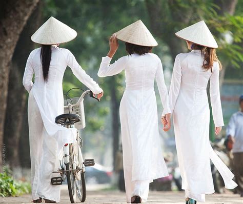 Vietnamese Women In Traditional Costume Vietnam By