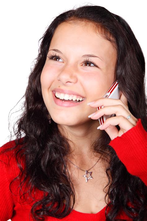 图片素材 移动 女人 歌手 模型 年轻 红 电话 通讯 表情 唇 发型 微笑 口 会话 长发 谈论 人体