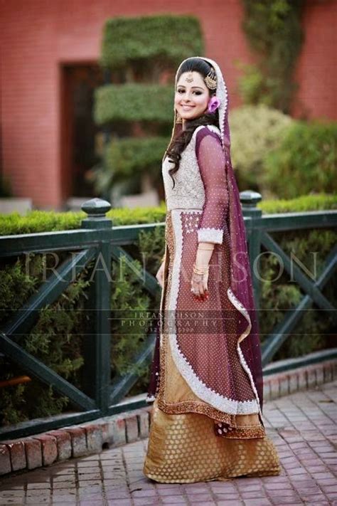 Latest Beautiful Pakistani Engagement Dresses For Girls For Year 2014