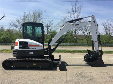 bobcat  compact crawler excavator  hp  kg specification  features