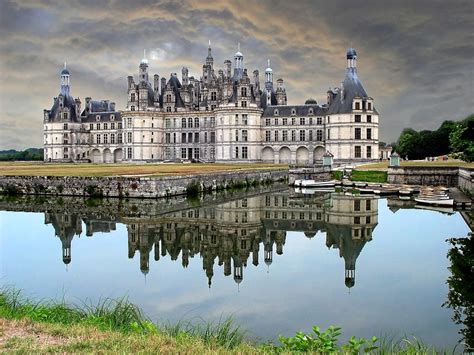 chateau de chambord series impressive castles  palaces located  water orangesmilecom