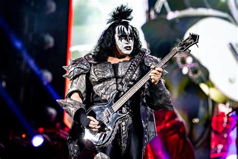 kiss pause brazil concert  sick gene simmons  forced  play