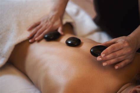 everything you need to know about hot stone massage luxeva