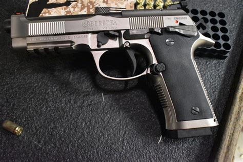 beretta expands  series    pistols gunscom