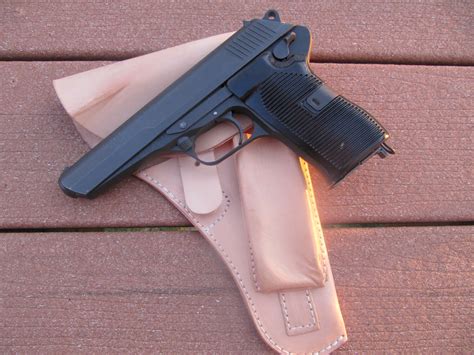 armed   dangerous czech    vz pistol