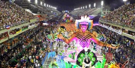 Carnaval De Rio La Samba And L Extravagance C Est Le Plus Célèbre Du