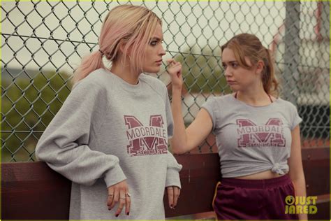 Netflix S New Teen Dramedy Sex Education Gets First Trailer Watch