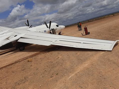 kenyan plane crash lands in somalia chimpreports