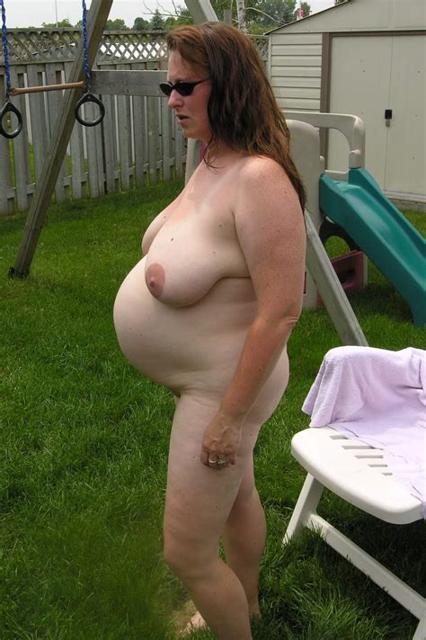 Pregnant Babe Going Nude In Her Backyard Porn Pic Eporner