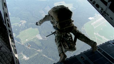 airborne special forces test  parachute navigation system  ft