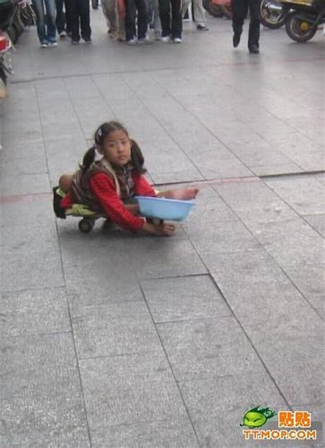 little chinese girl begging in the street 6 pics