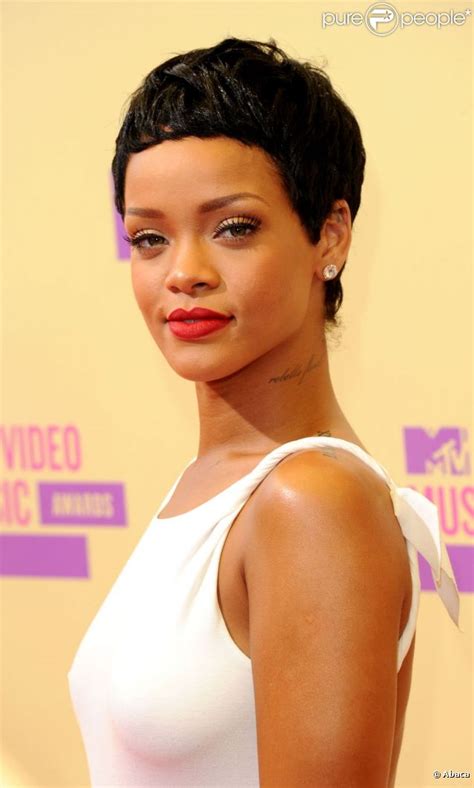 Mtv Vma 2012 Rihanna Star De La Soirée Fait Le Show Durant La