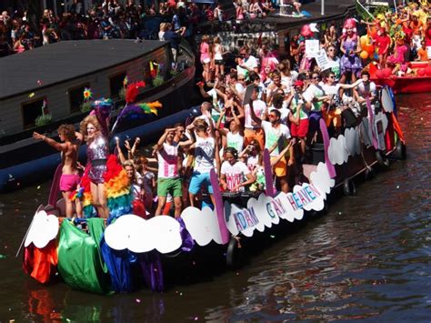 gay pride amsterdam boat prinsengracht netherlands holland homo