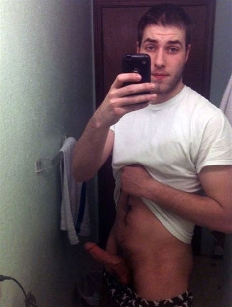 hot dude pulls shirt up to show penis nude men selfies