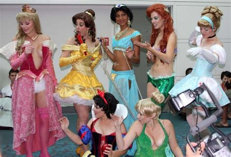 the disney princesses are a lot sexier in 3d 30 hq photos disfraces
