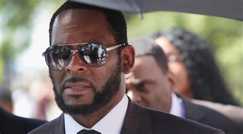 r kelly was reportedly arrested on federal sex trafficking charges