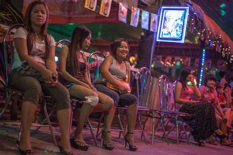 Cambodia S Beer Girls In Pictures Global Development