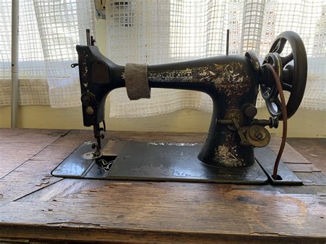 Two Model 27 Singer Sewing Machines One Manufacgtured In 1900 And The