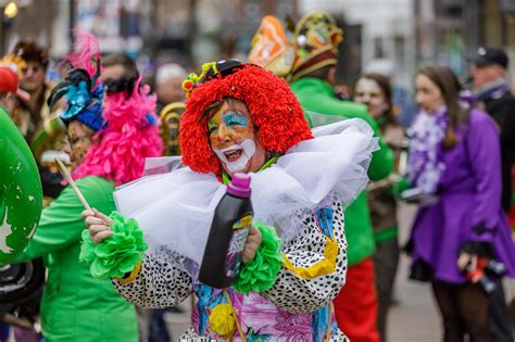 kerkrade sluit carnaval af met traditiegetrouw klonetrekke de limburger