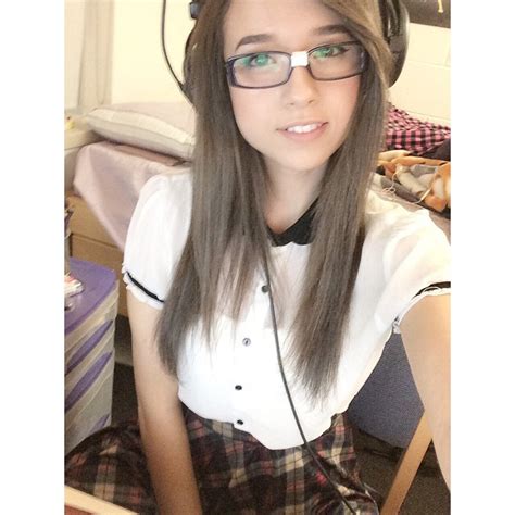 pokimane cute pictures 106 pics sexy youtubers