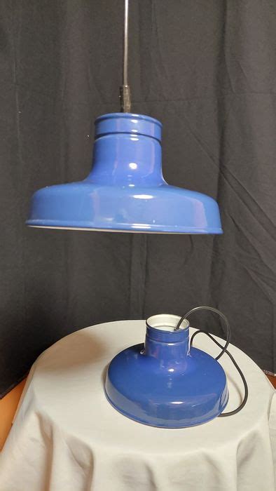 twee vintage industrieele emaille hanglampen lampara catawiki