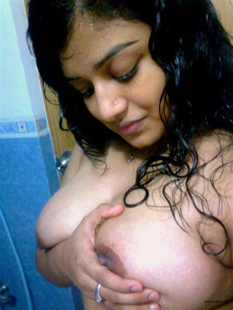 gorgeous desi babe showing amazing boobs indian nude girls