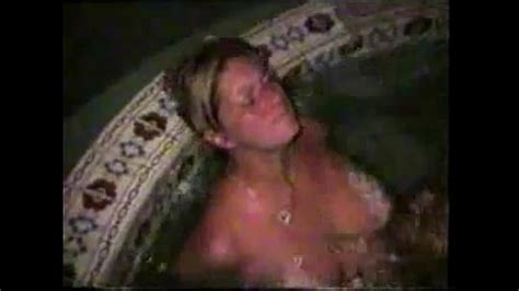 5136713 sharing the wife in the hot tub xnxx