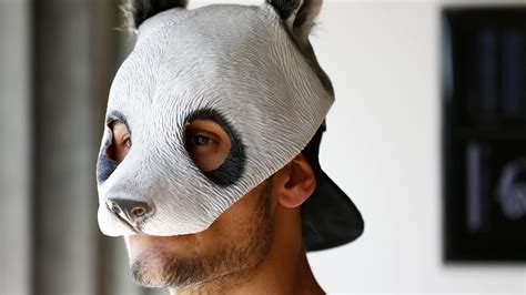 zum  geburtstag des rappers wir zeigen cro ohne panda maske