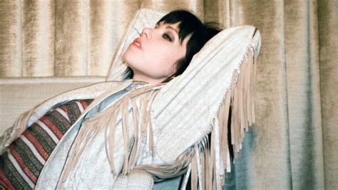 Hear Carly Rae Jepsen S Triumphant New Song Cut To The Feeling