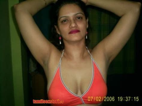 Hot Desi Aunties Photo Gallery Downblouse1