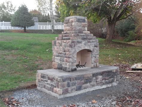 diy outdoor fireplace    wow   homeowner       clic