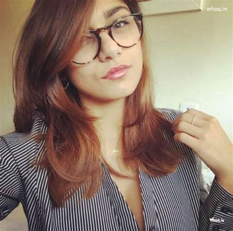 mia khalifa face closeup with spectacles hd wallpaper