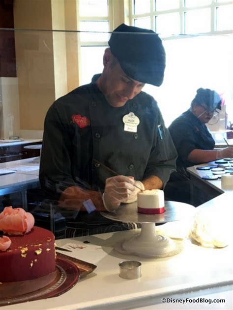 news amorettes cake decorating experience  disney springs    booking disney