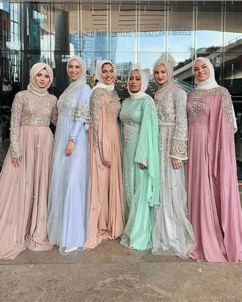 wear hijab  gowns  modest ways      wear
