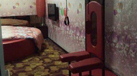 airline puts passengers up in kinky hotel room
