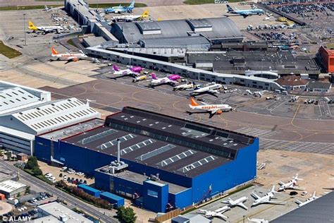 luton airport reveals plans  direct rail   central london daily mail