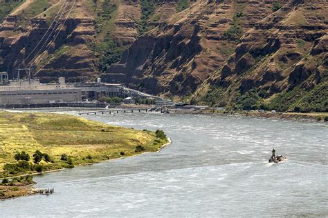 scientists  breach snake river dams  solve hot water crisis