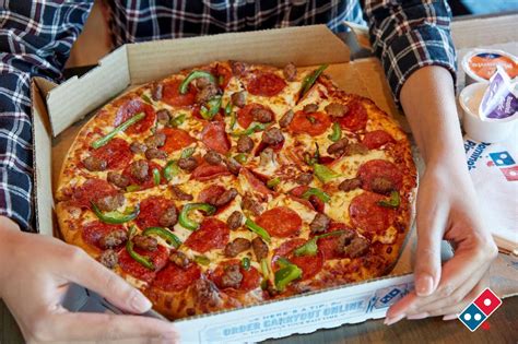 dominos pizza  offering    signature pizzas   rest   week
