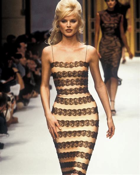eva herzigova  herve leger ss  nineties fashion fashion  runway fashion