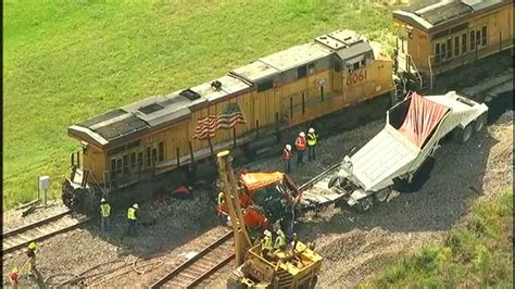 texas train crash train slams  float  texas vets parade  dead