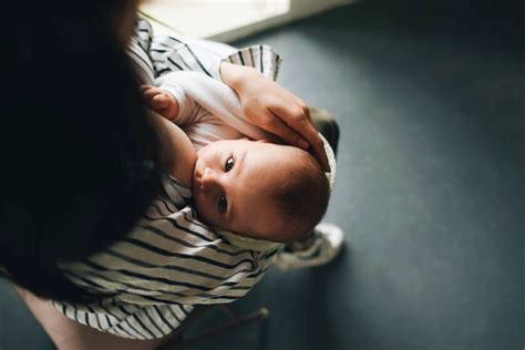 5 best breastfeeding positions for newborns
