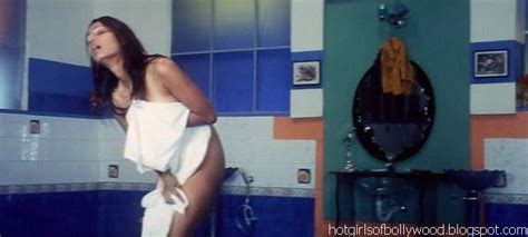 kashmira shah naked in bathroom actress photos stills wallpapers