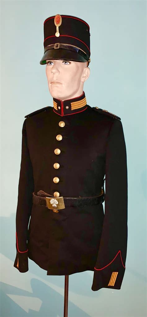 pin van carla cate prijs op mijn uniformen   militaire uniformen militair uniform