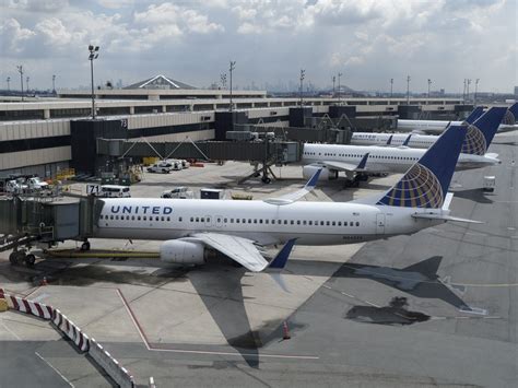 united airlines tells  employees   lose  jobs