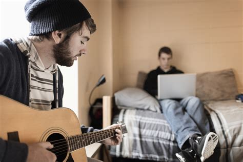 The 5 Biggest Misconceptions About Your College Roommate Freshman Year