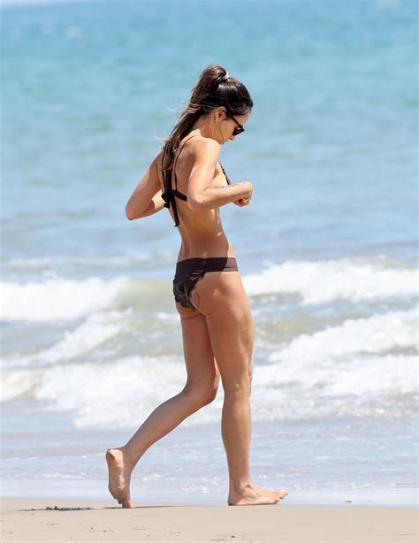jordana brewster s sexy and fit body on the veach in santa