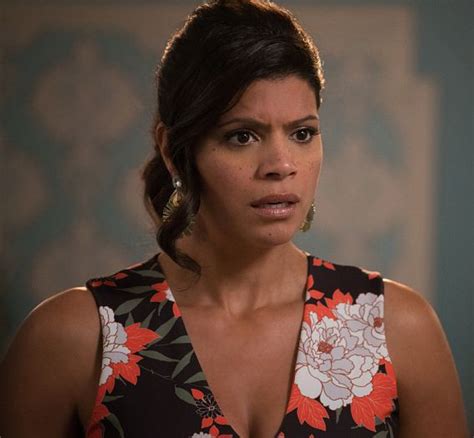 Jane The Virgin Season 2 Photos Jane The Virgin Virgin Jane