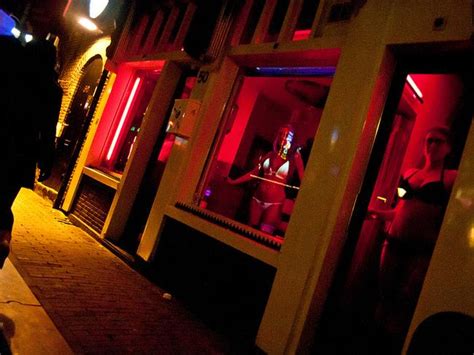 amsterdam s red light district tourists banned from staring at sex workers