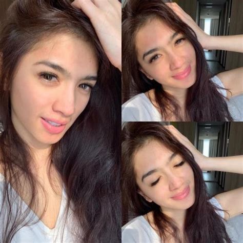 Angel Karamoy Selfie Cuma Pakai Kaos Oblong Pamer Wajah Tanpa Makeup