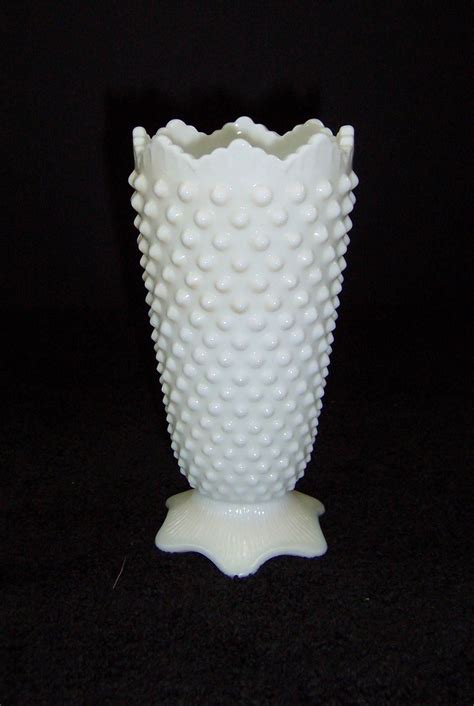 Triple A Resale Fenton Milk Glass Hobnail Flower Vase